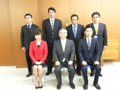 第一回しまねいきいき雇用賞受賞者の皆様と溝口島根県知事